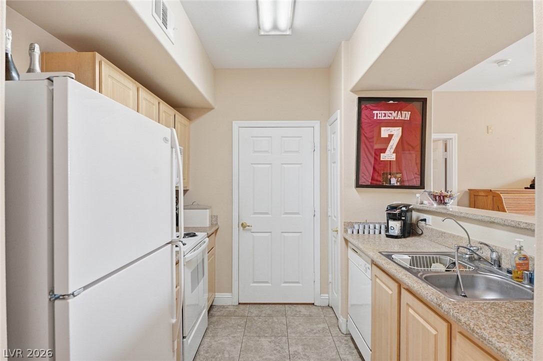 8000 Badura Avenue 1074 Property Photo 16
