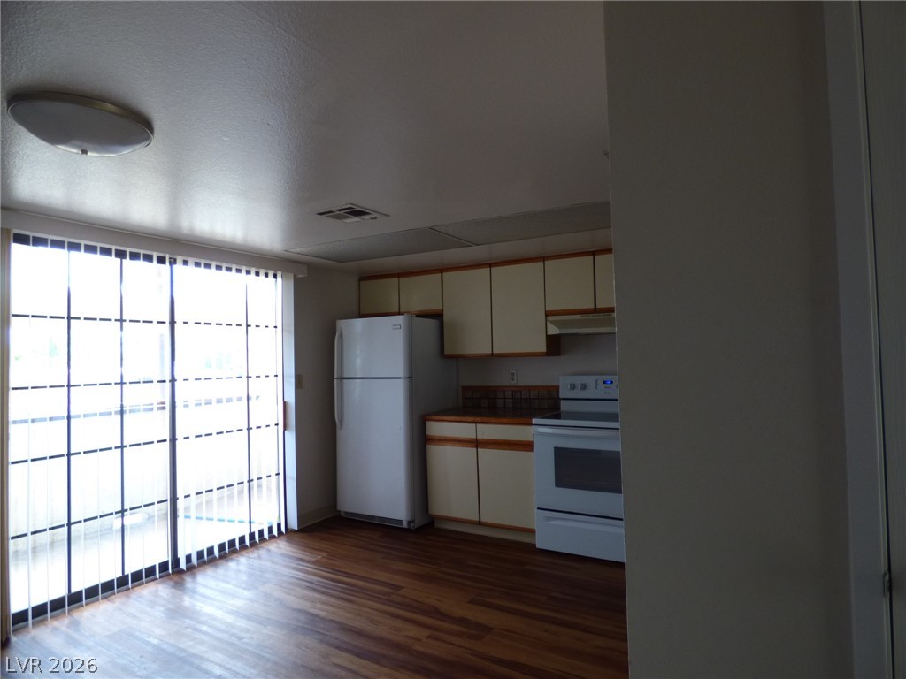 2080 Karen Avenue A11 Property Photo 6