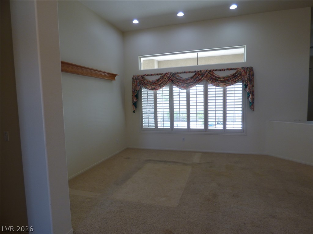 7695 Gilespie Street Property Photo 4
