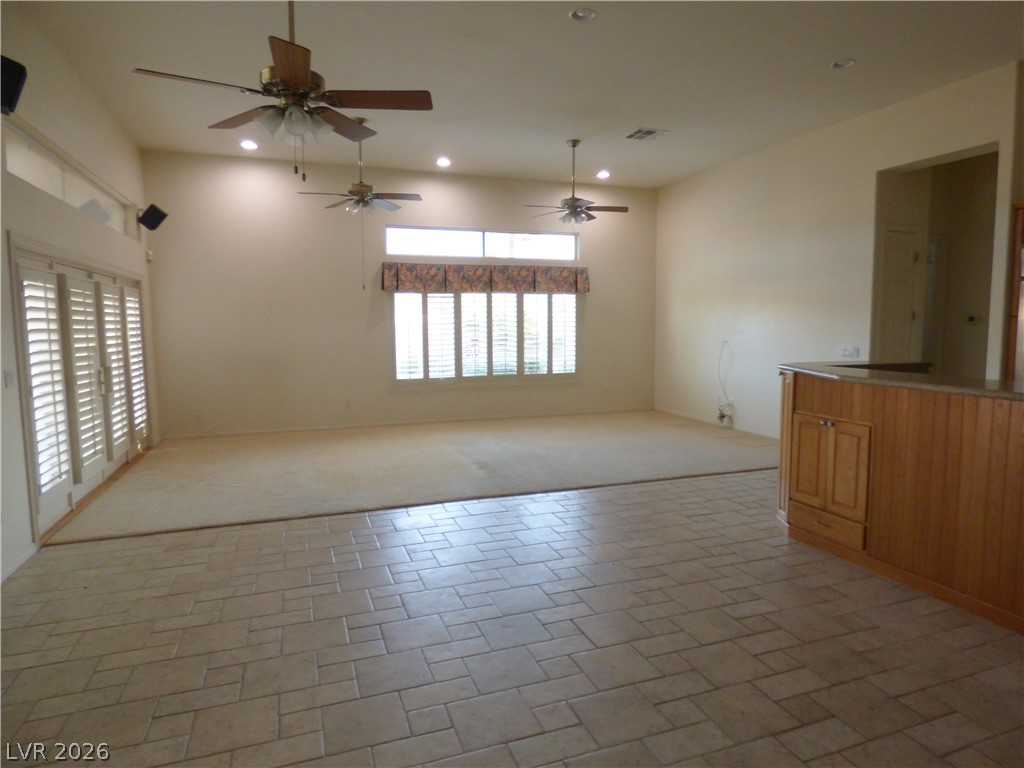 7695 Gilespie Street Property Photo 4