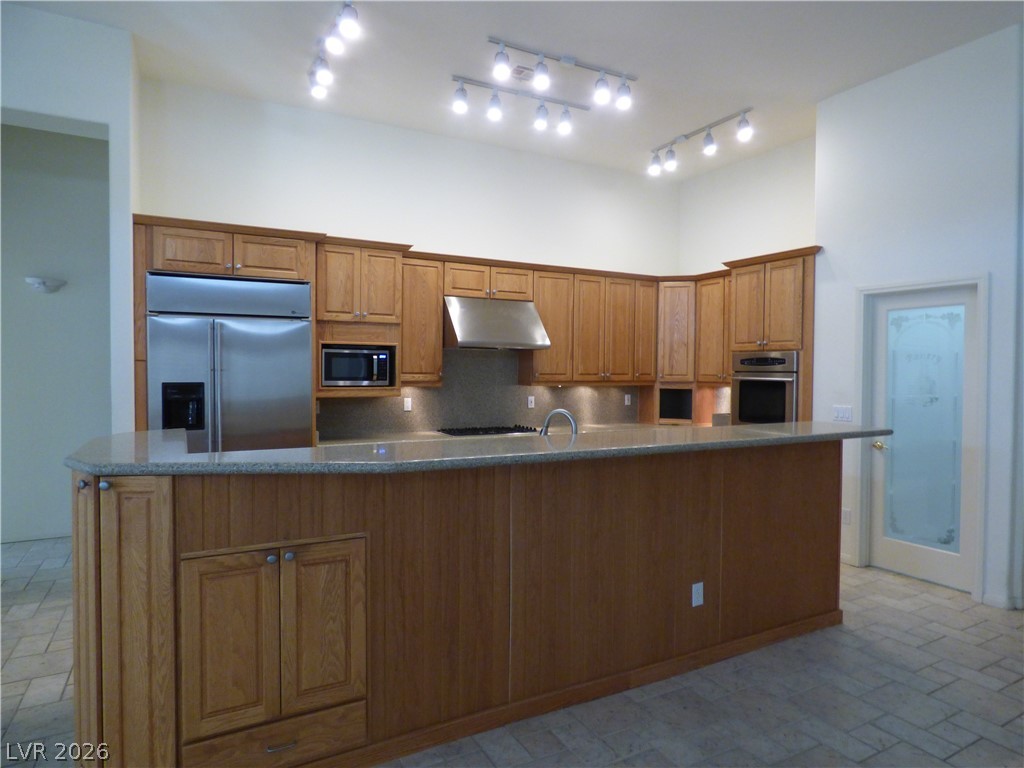 7695 Gilespie Street Property Photo 6