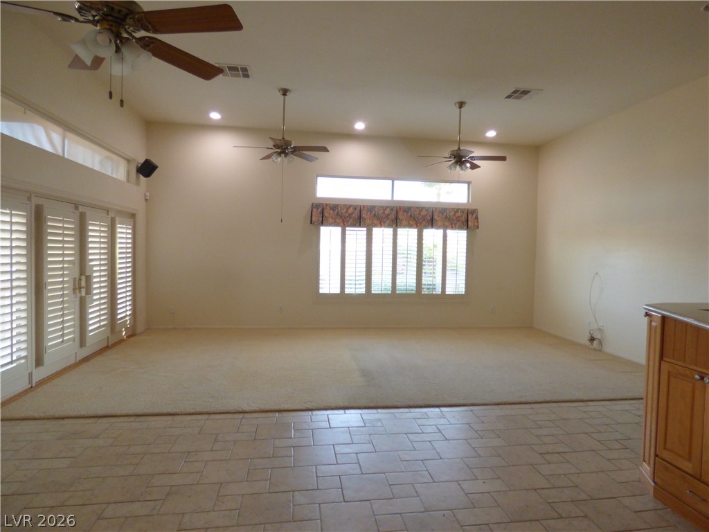 7695 Gilespie Street Property Photo 6