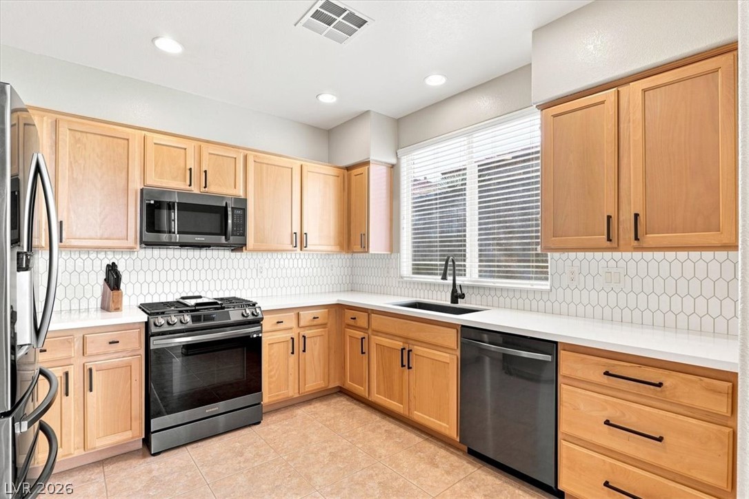 6283 Shamrock Lake Avenue Property Photo 8