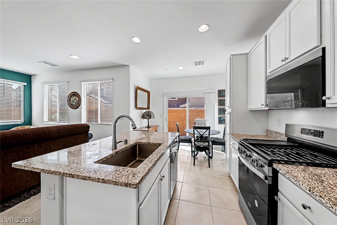 400 Desert Cadence Street Property Photo 14
