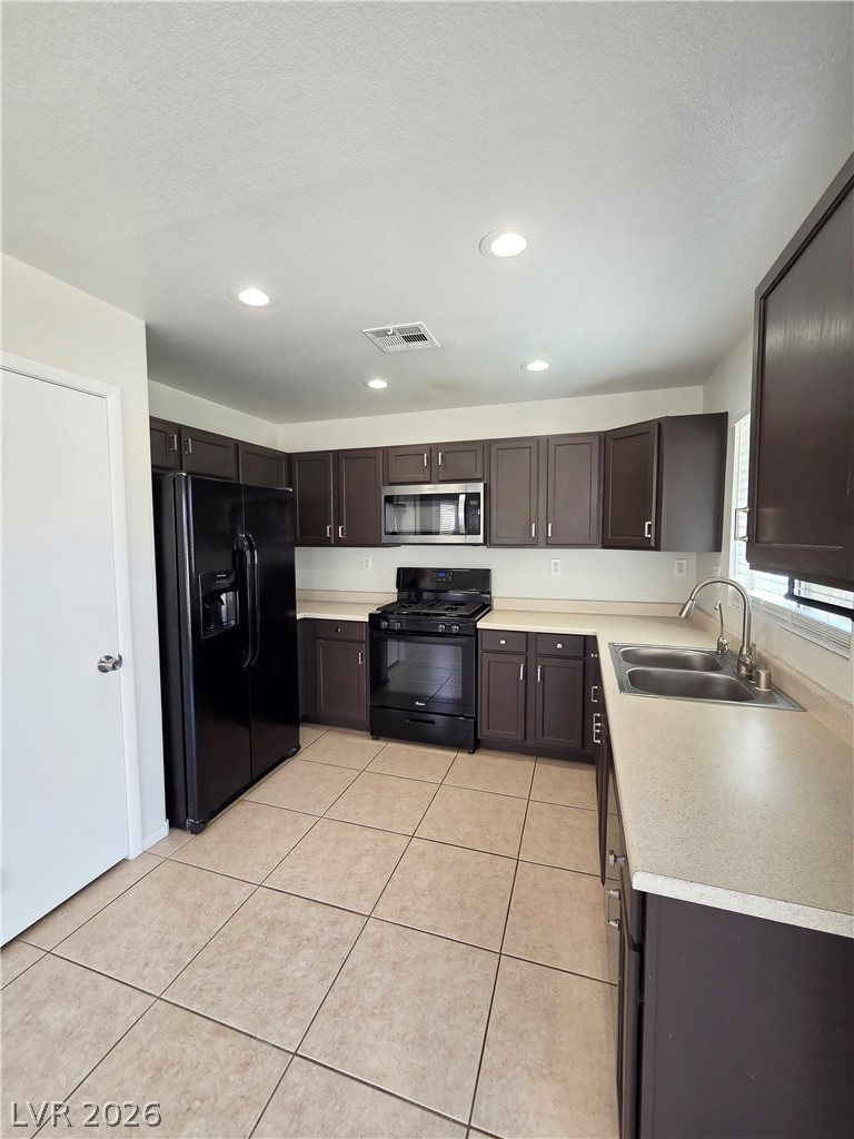 4931 Lunetto Avenue Property Photo 11