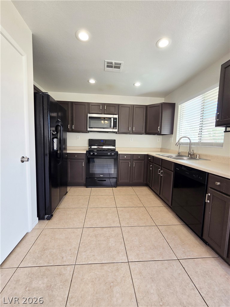 4931 Lunetto Avenue Property Photo 12