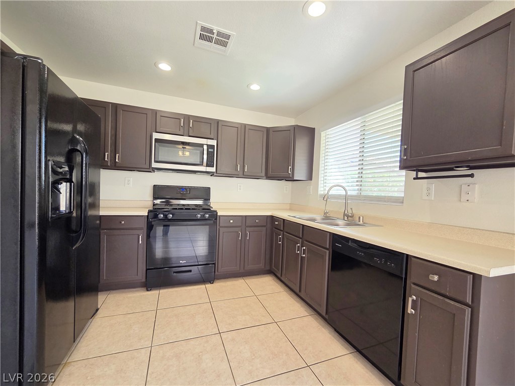 4931 Lunetto Avenue Property Photo 13