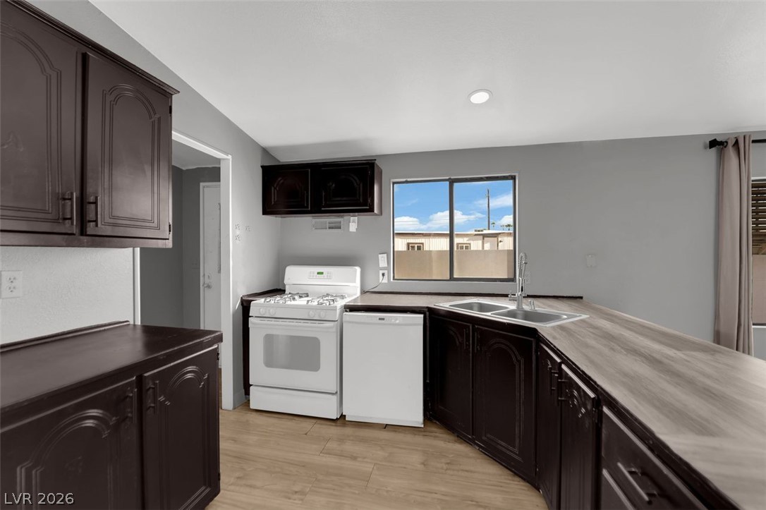 2878 Green Tree Avenue Property Photo 15