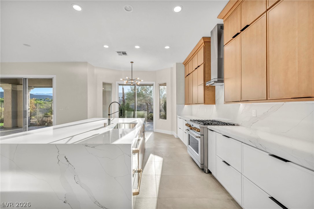 4555 Riva De Romanza Street Property Photo 8