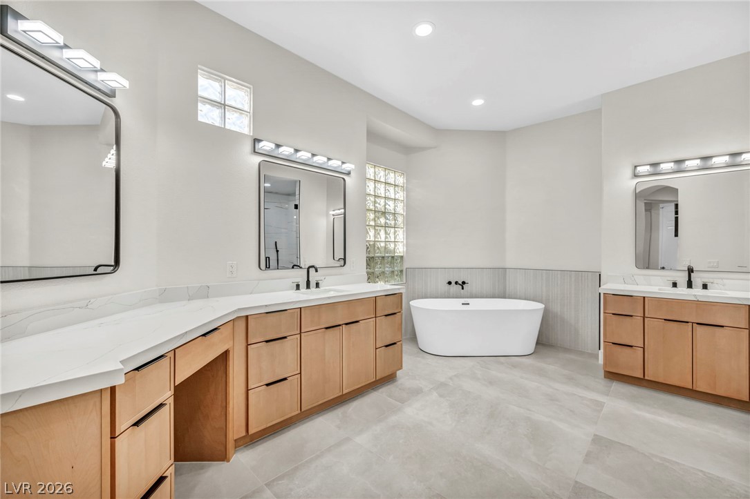 4555 Riva De Romanza Street Property Photo 14