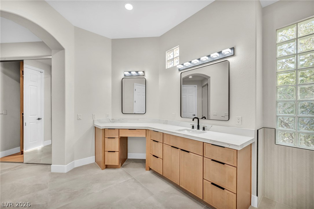 4555 Riva De Romanza Street Property Photo 16