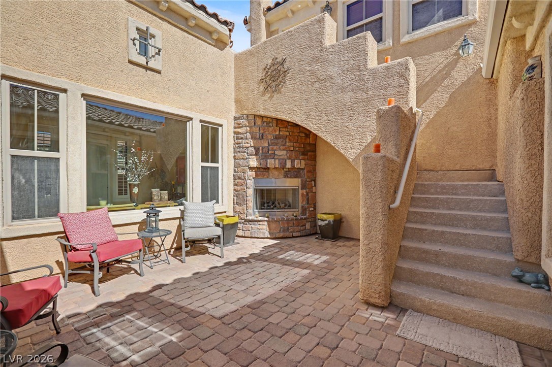 7567 Pearl Crescent Drive Property Photo 4