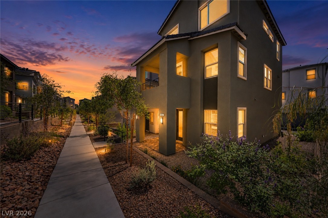 1437 Whistling Kite Street Property Photo 2
