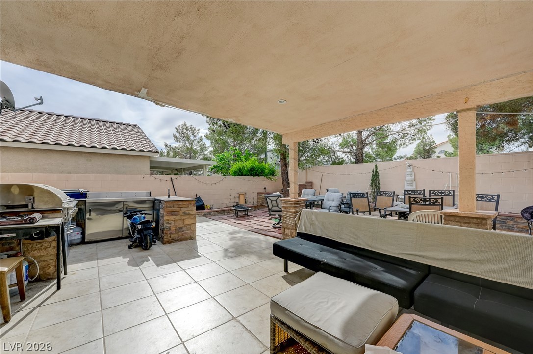 8325 Haven Cove Avenue Property Photo 6
