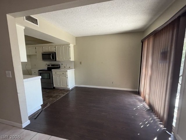 6641 Silverstream Avenue D Property Photo 7