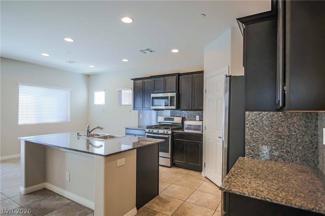 1143 Jesse Harbor Avenue Property Photo 12