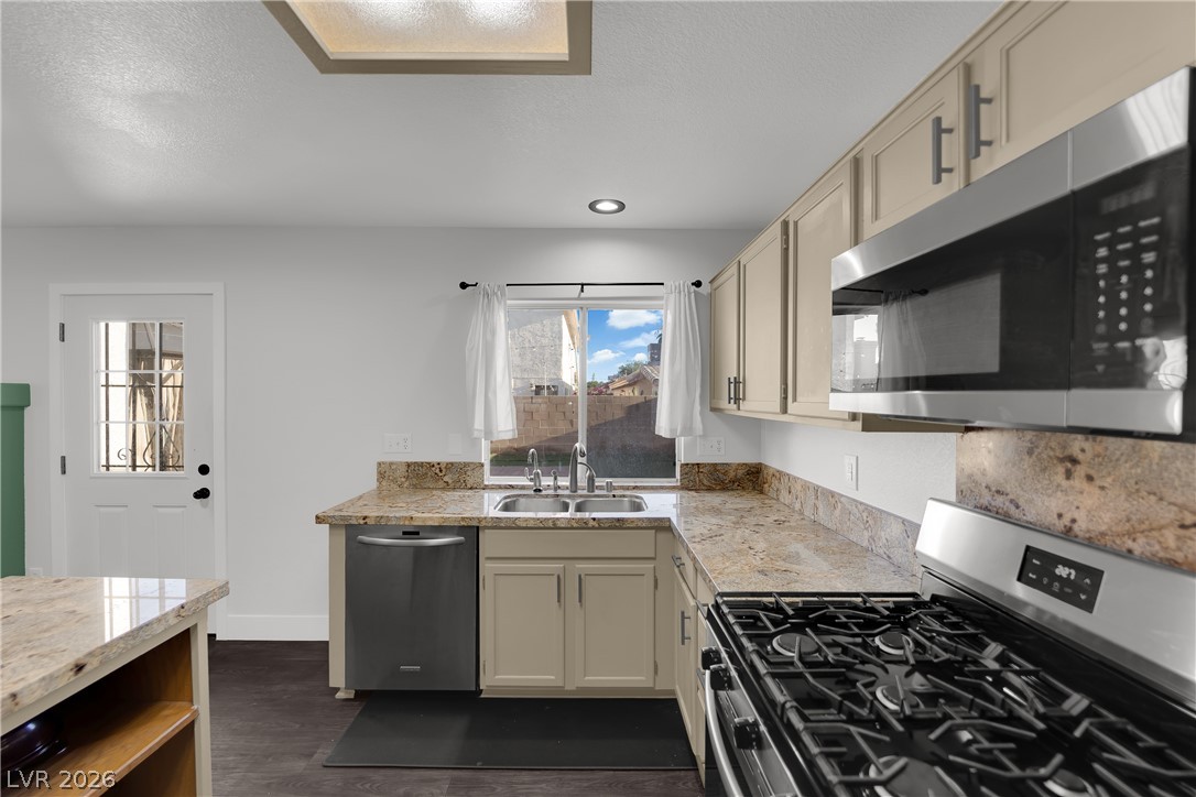 2104 Blue Zenith Circle Property Photo 15