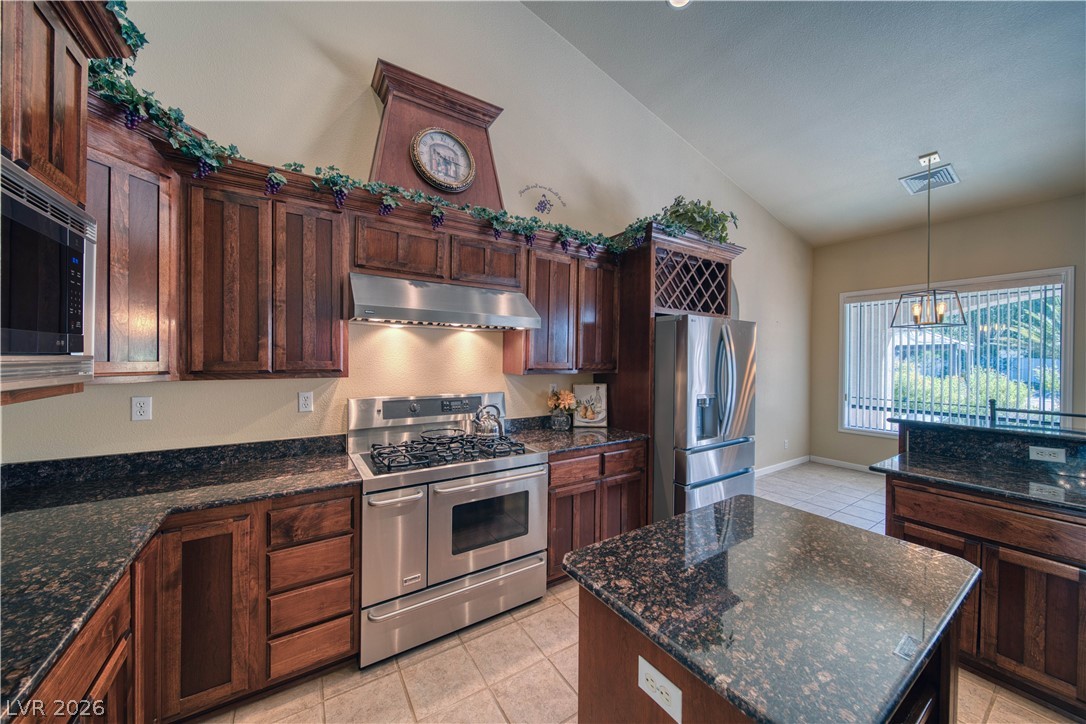 2061 Iroquois Avenue Property Photo 14
