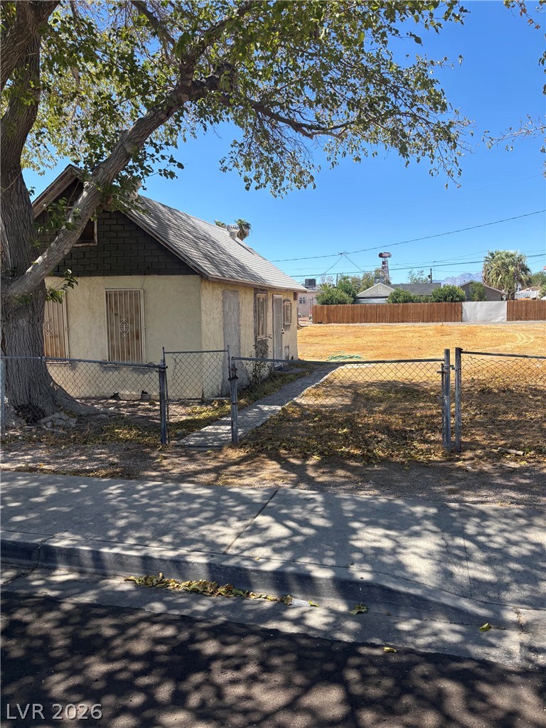 1821 Hoover Street Property Photo 2
