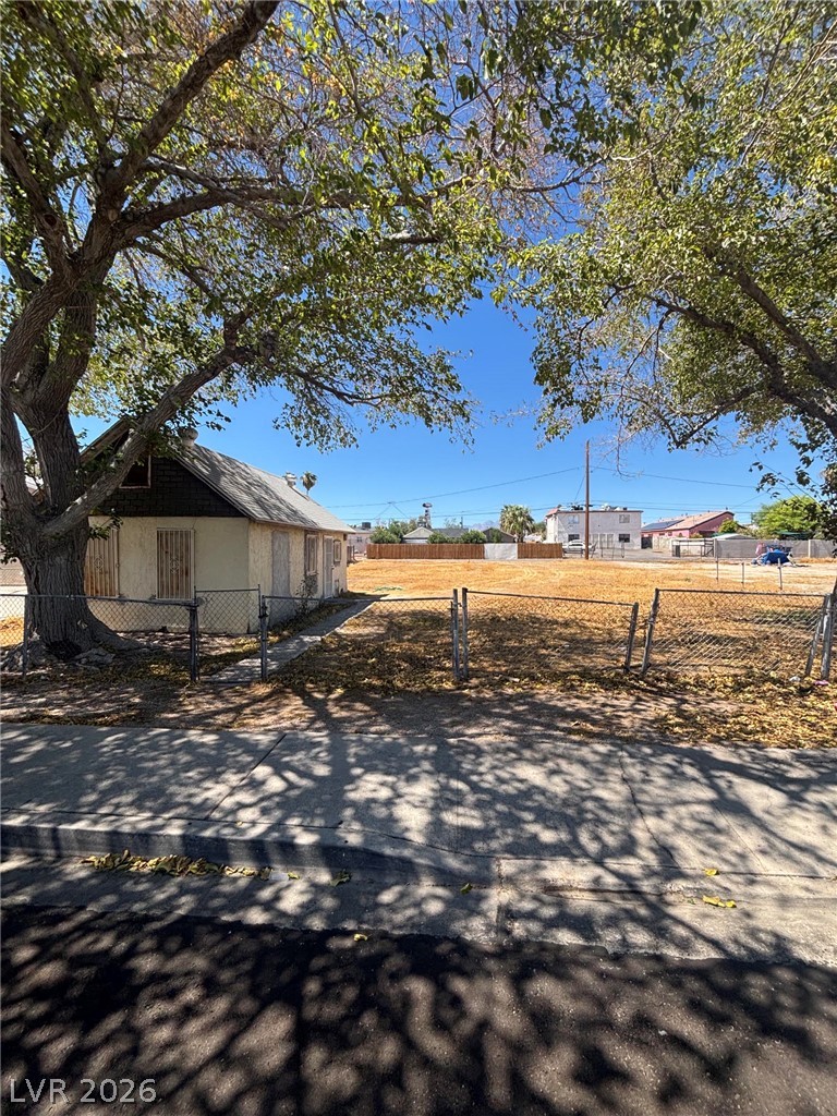 1821 Hoover Street Property Photo 3