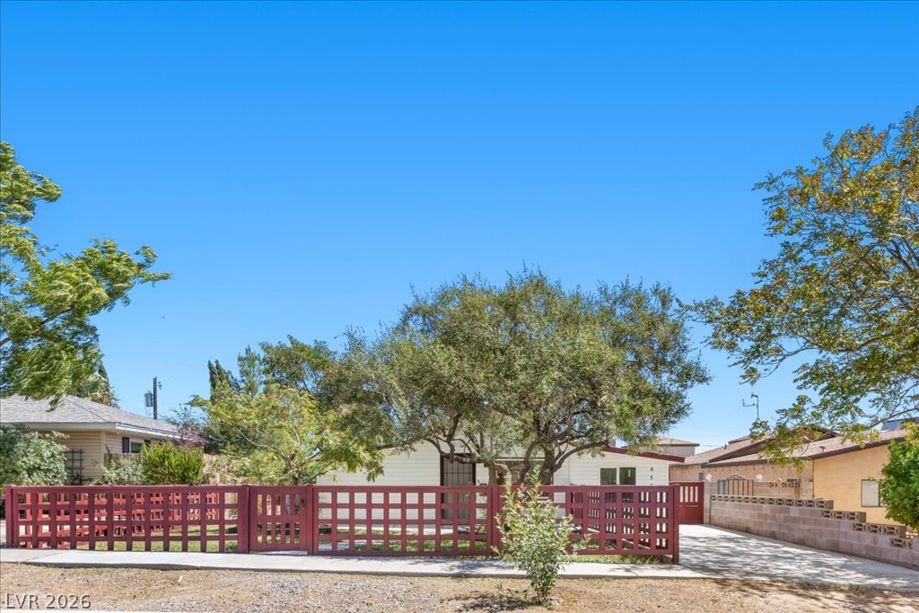 655 F Avenue Property Photo 1