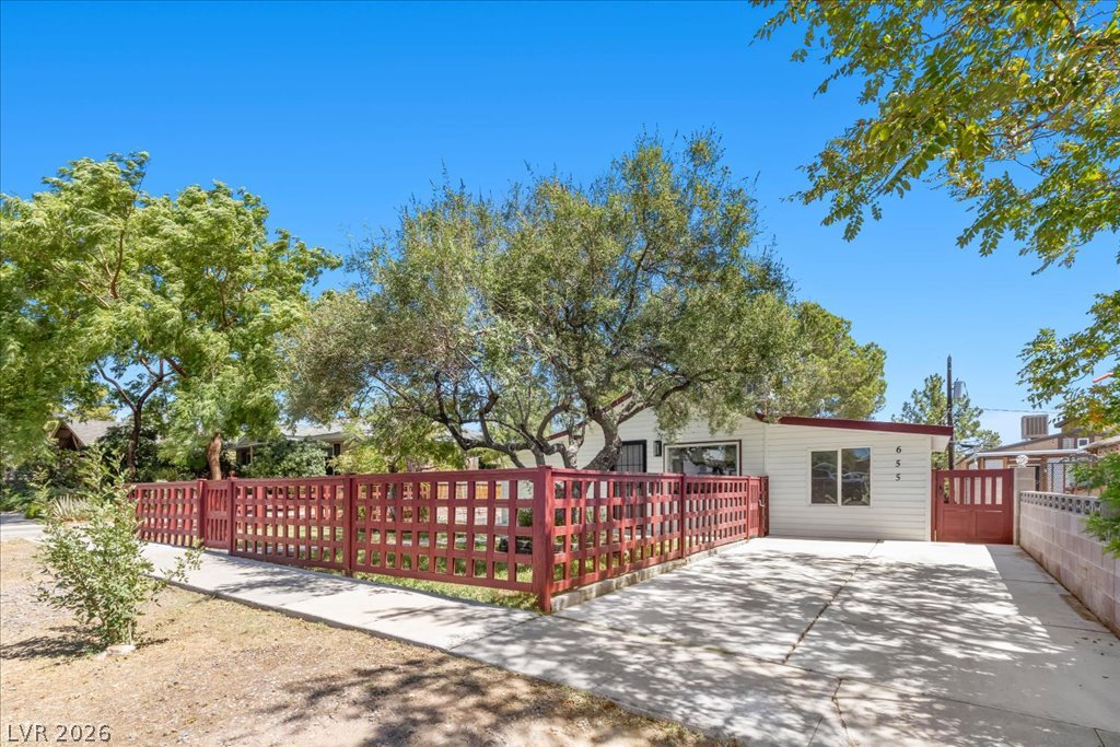 655 F Avenue Property Photo 5