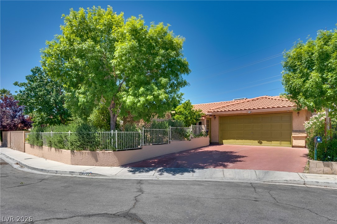 3877 Platis Circle Property Photo 4