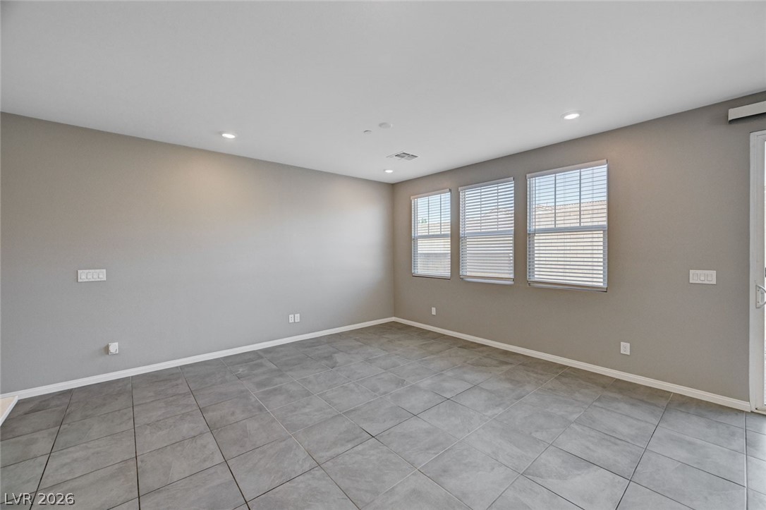 2570 Ofanto Street Property Photo 10