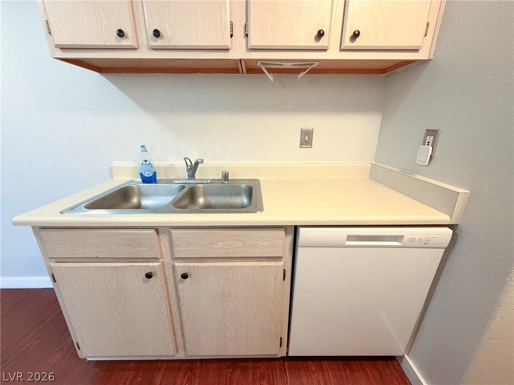 5211 Lindell Road 105 Property Photo 4