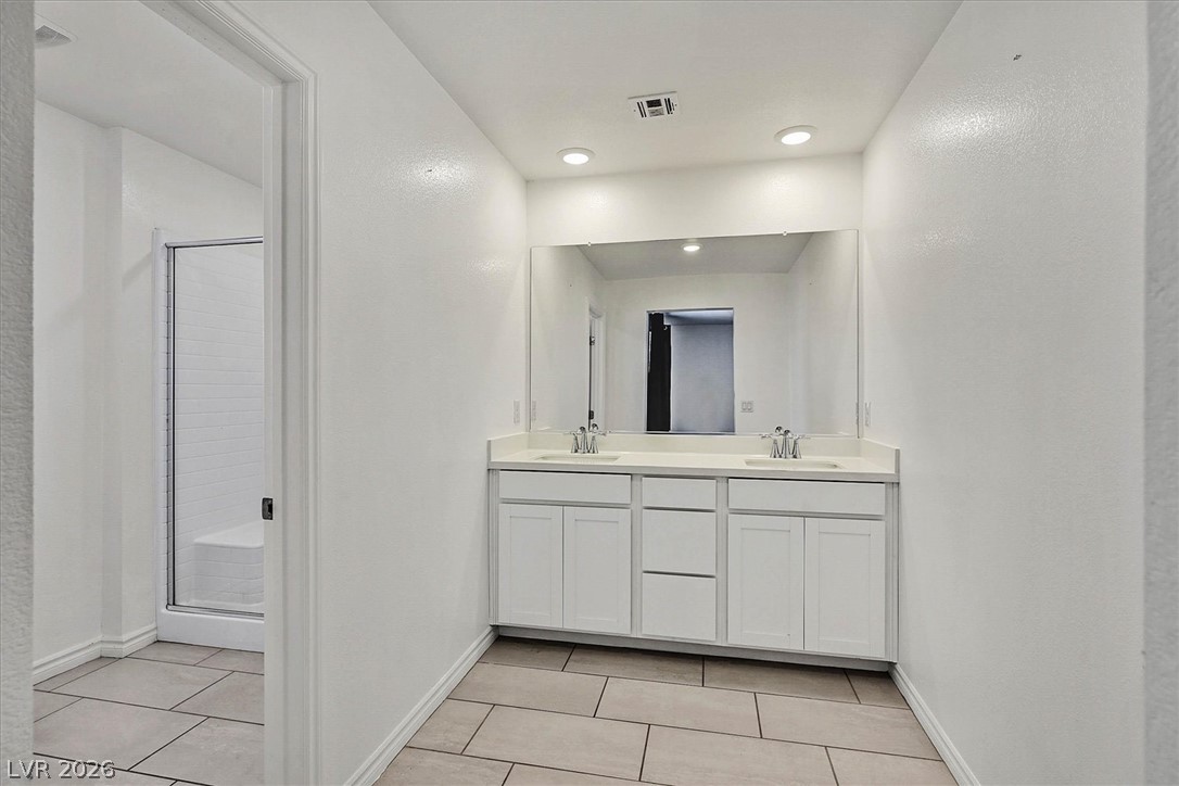 6166 Rathbone Street Property Photo 16