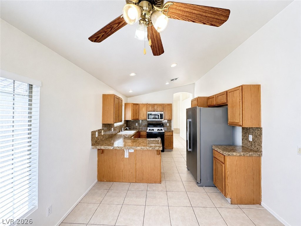 9343 West Viking Road Property Photo 6