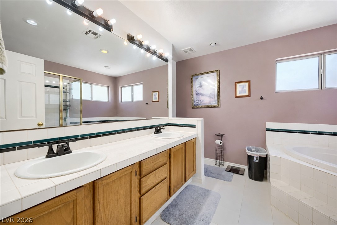 7671 North Jones Boulevard Property Photo 28
