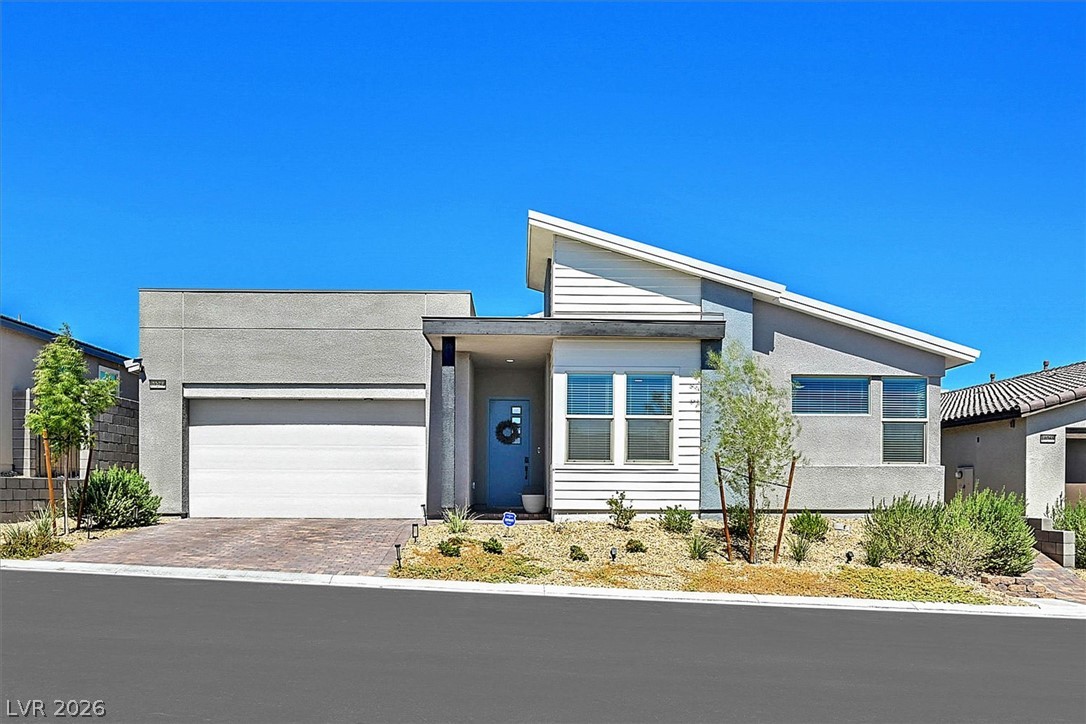 10284 Arrow Range Avenue Property Photo 1