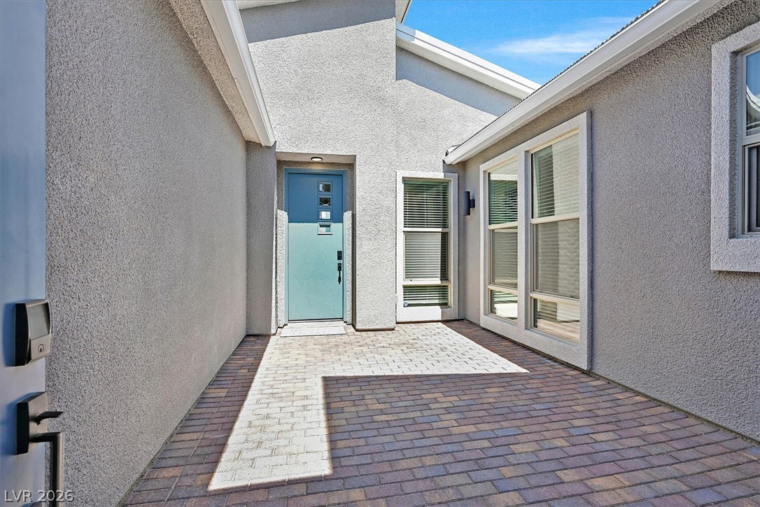 10284 Arrow Range Avenue Property Photo 2
