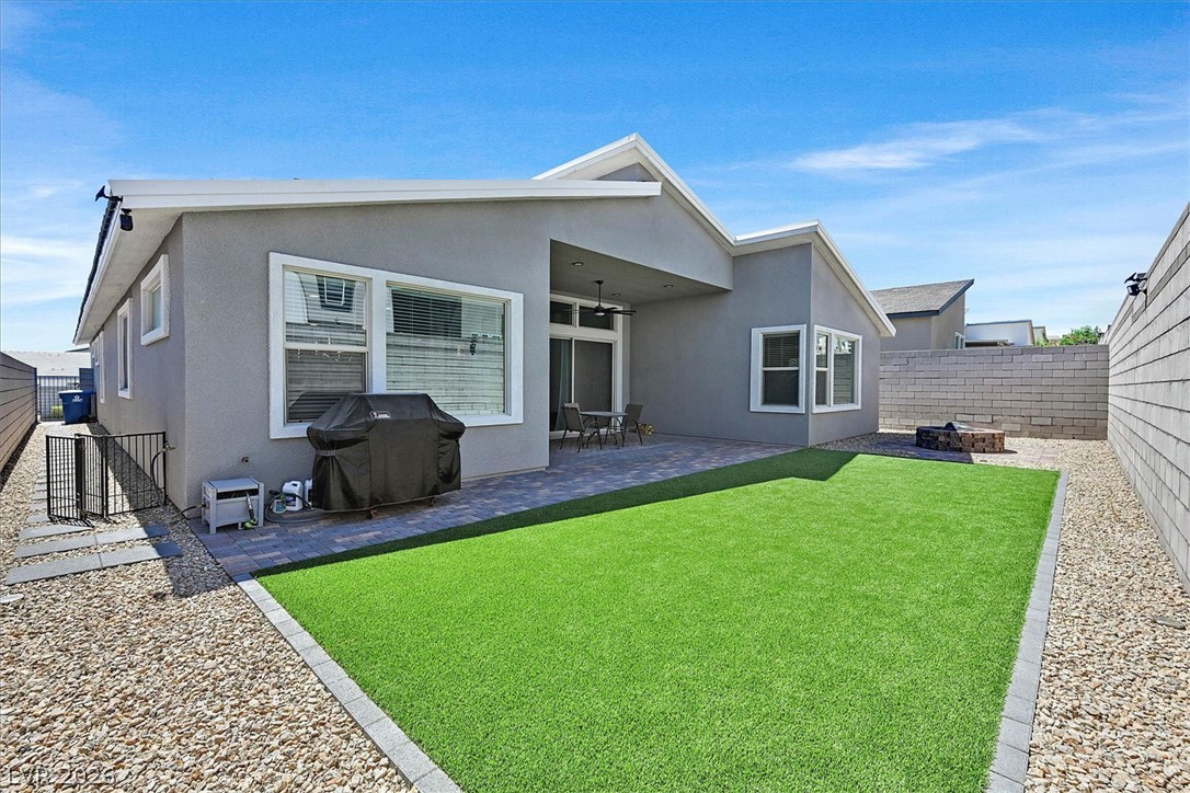 10284 Arrow Range Avenue Property Photo 23