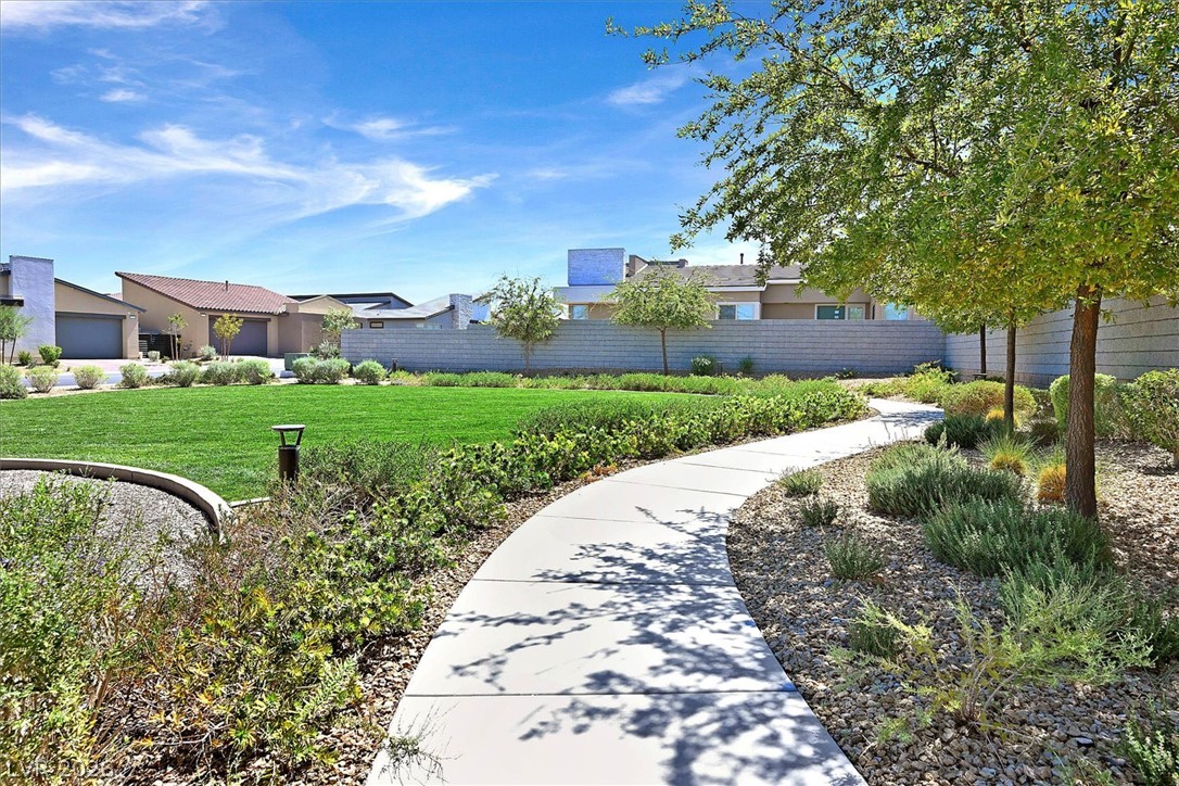 10284 Arrow Range Avenue Property Photo 27