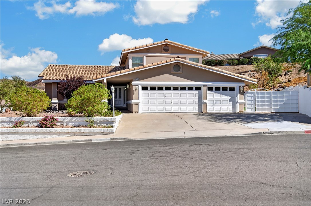 1049 Geranium Drive Property Photo 1