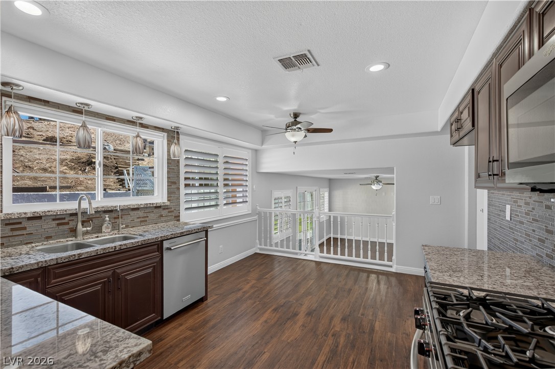 1049 Geranium Drive Property Photo 28