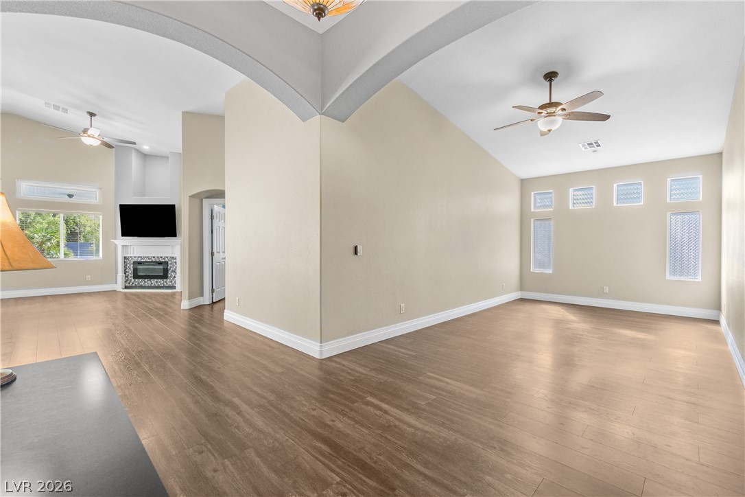 6718 Hawthorne Creek Court Property Photo 9