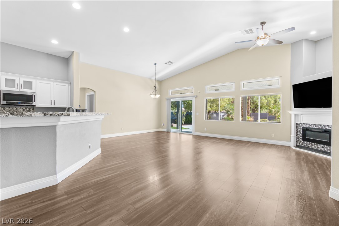 6718 Hawthorne Creek Court Property Photo 12