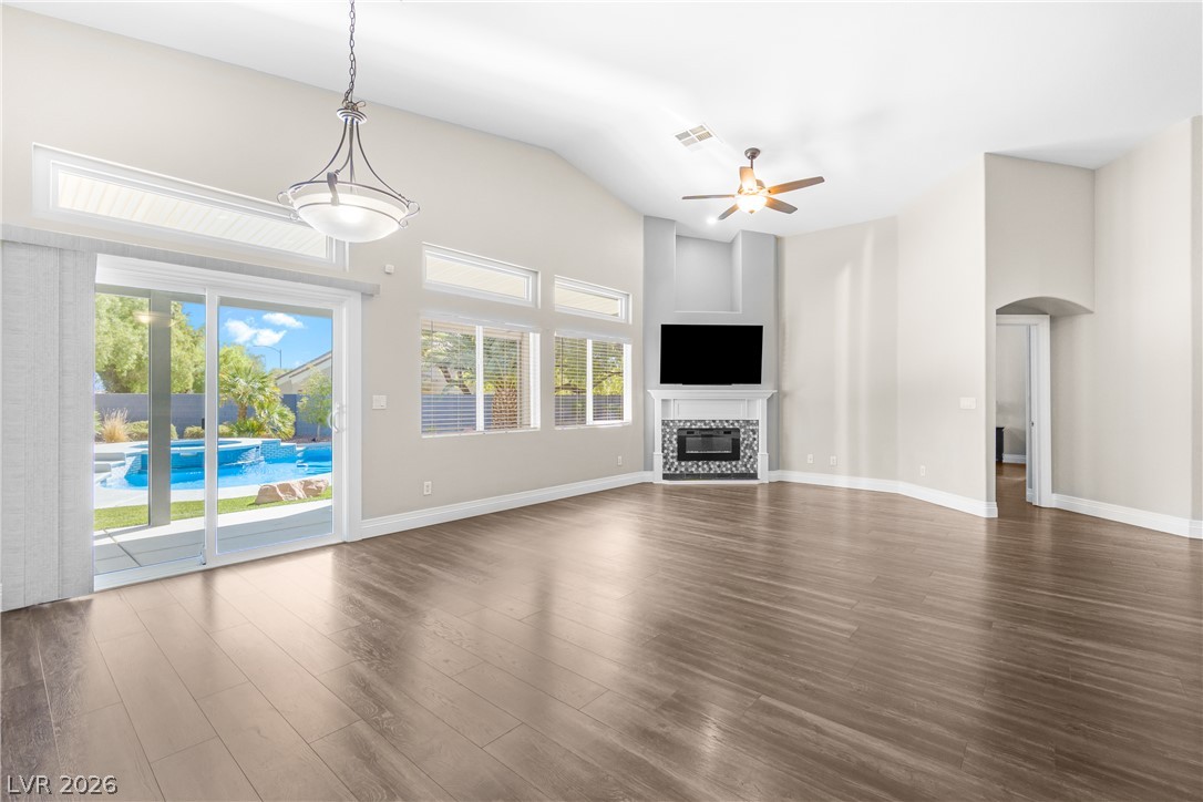 6718 Hawthorne Creek Court Property Photo 14