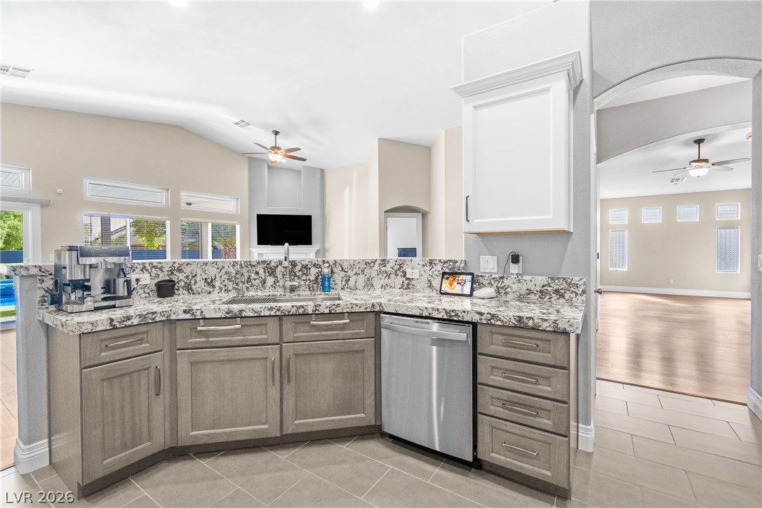 6718 Hawthorne Creek Court Property Photo 16