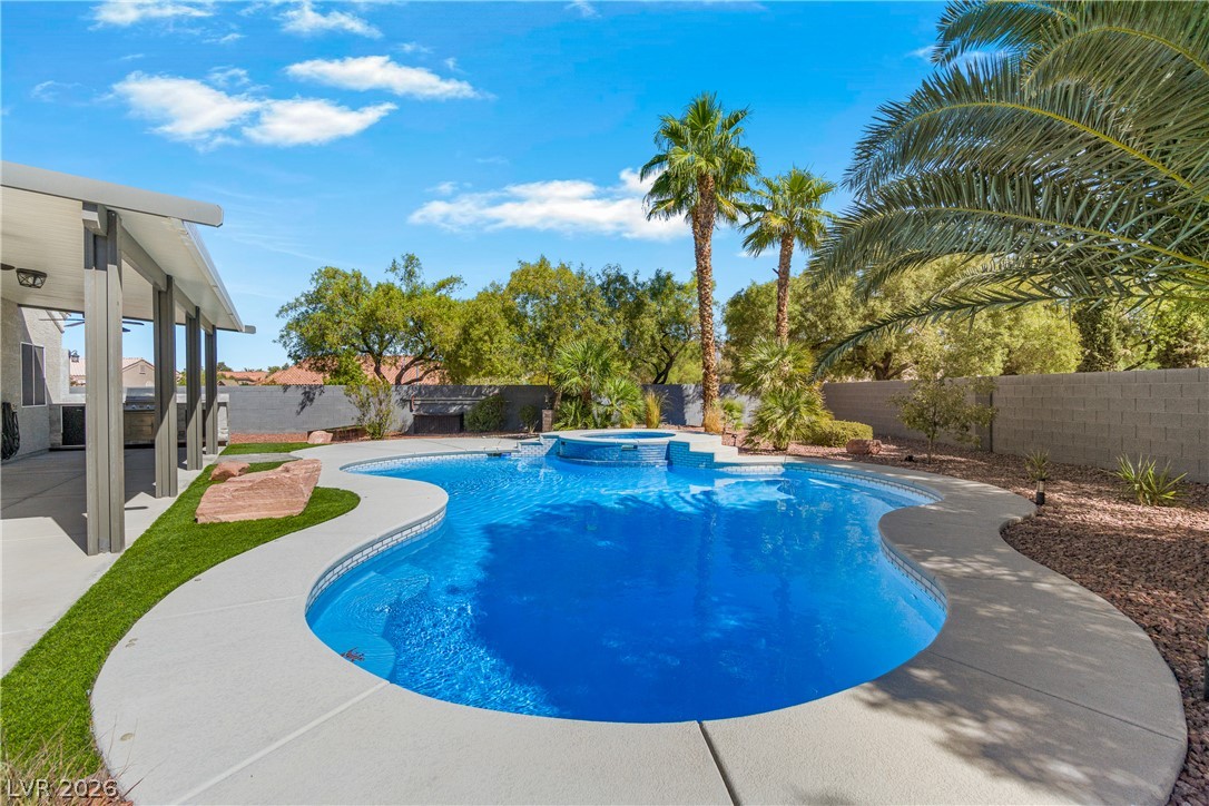 6718 Hawthorne Creek Court Property Photo 40