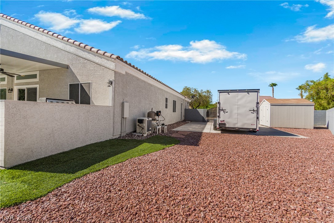 6718 Hawthorne Creek Court Property Photo 43
