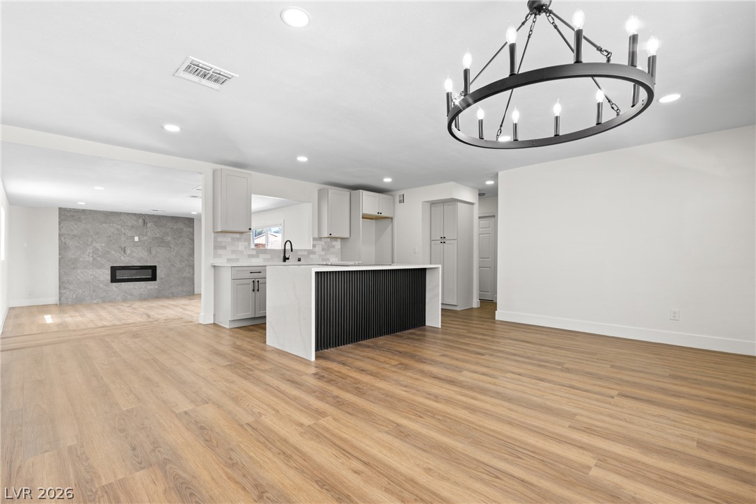 1921 Manhattan Drive Property Photo 3