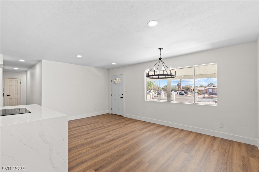 1921 Manhattan Drive Property Photo 4