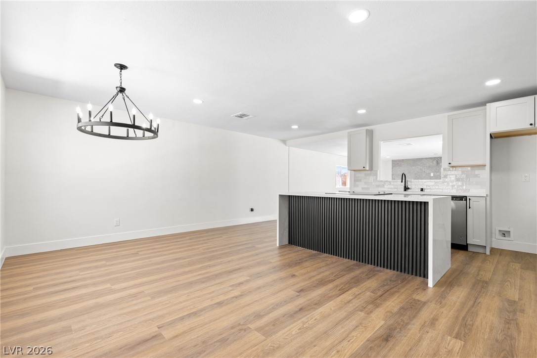 1921 Manhattan Drive Property Photo 5