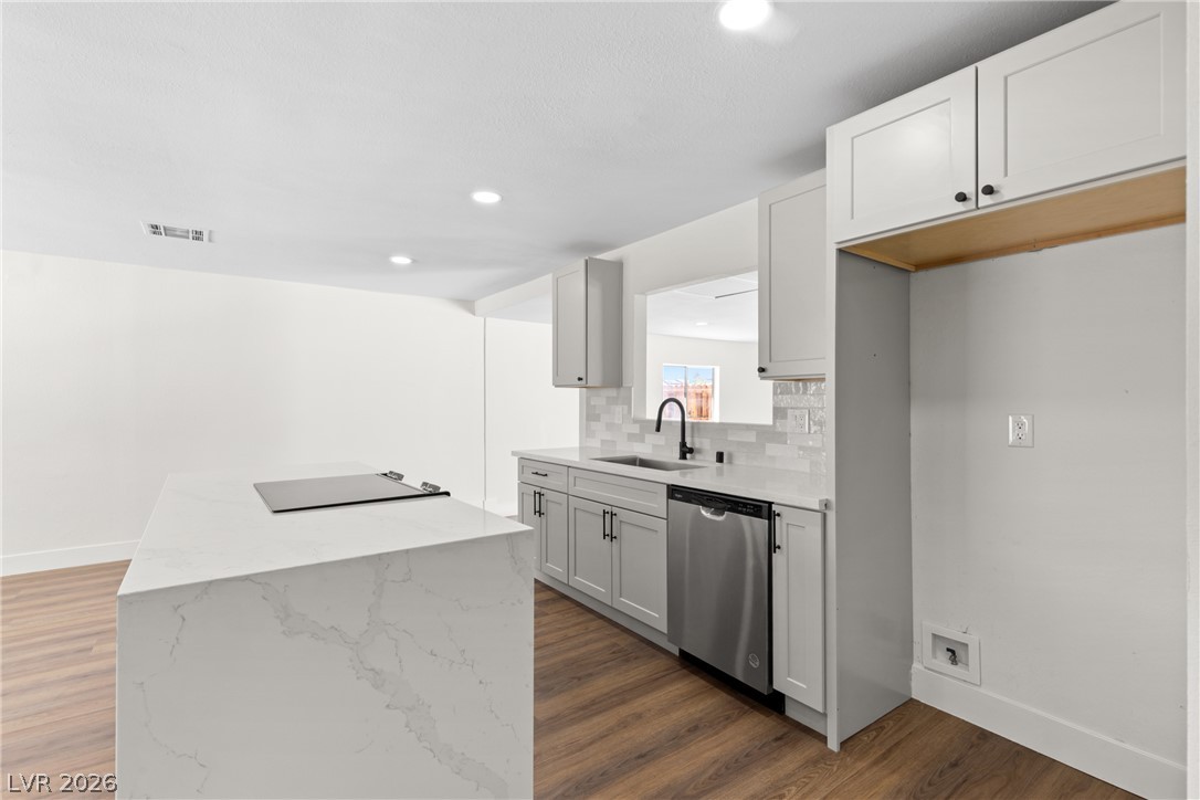 1921 Manhattan Drive Property Photo 7
