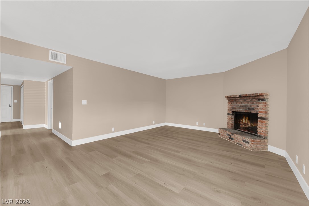 5386 River Glen Drive 349 Property Photo 5