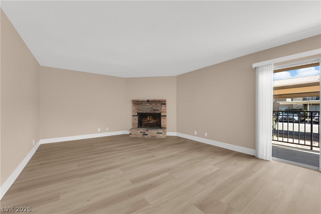 5386 River Glen Drive 349 Property Photo 7